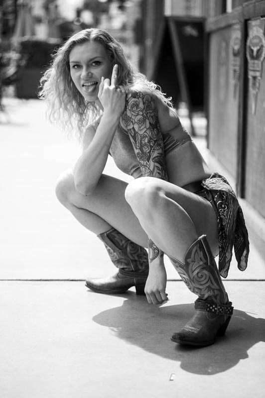 Hogs & Heifers Saloon Las Vegas_Bartender_000022