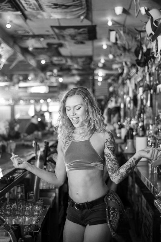 Hogs & Heifers Saloon Las Vegas_Bartender_000026